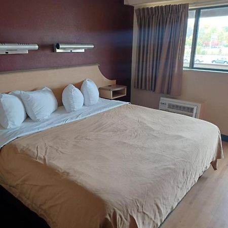 Red Oak Inn Бельвіль Екстер'єр фото