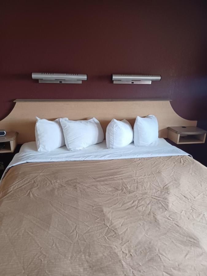 Red Oak Inn Бельвіль Екстер'єр фото
